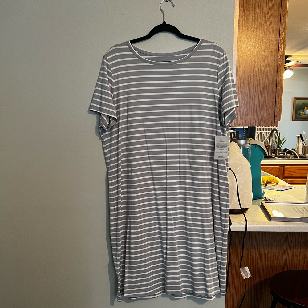 Elegantee’s t-shirt dress